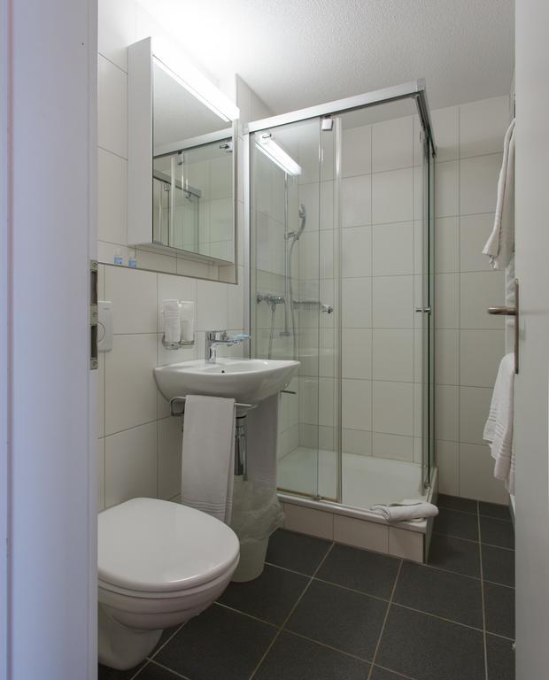 Hotel Kreuz Leissigen Номер фото