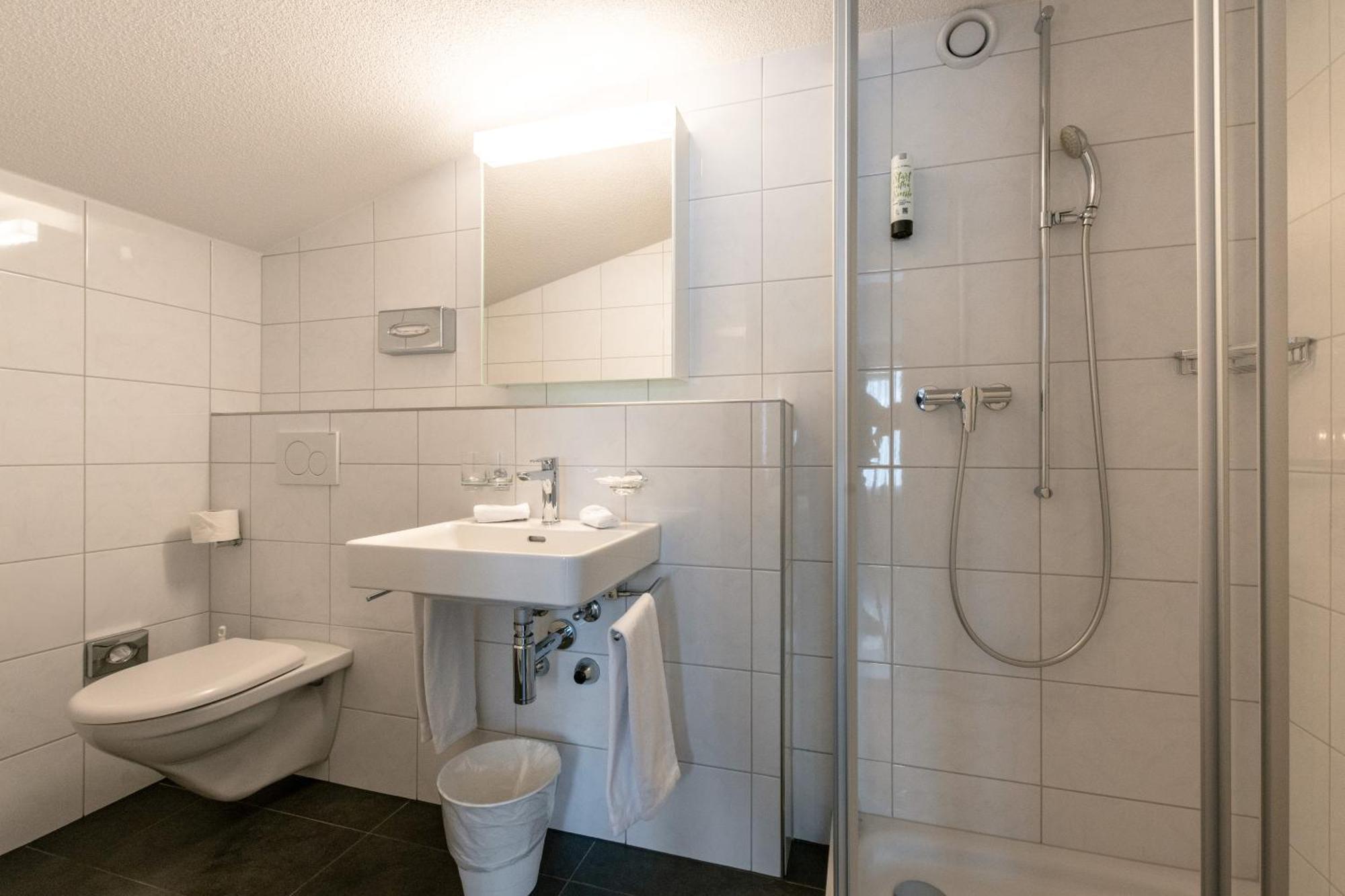 Hotel Kreuz Leissigen Екстер'єр фото