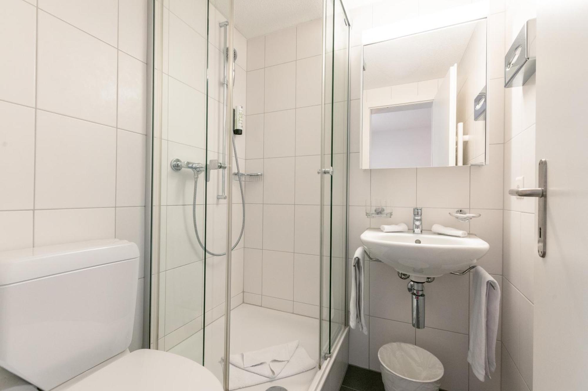 Hotel Kreuz Leissigen Екстер'єр фото