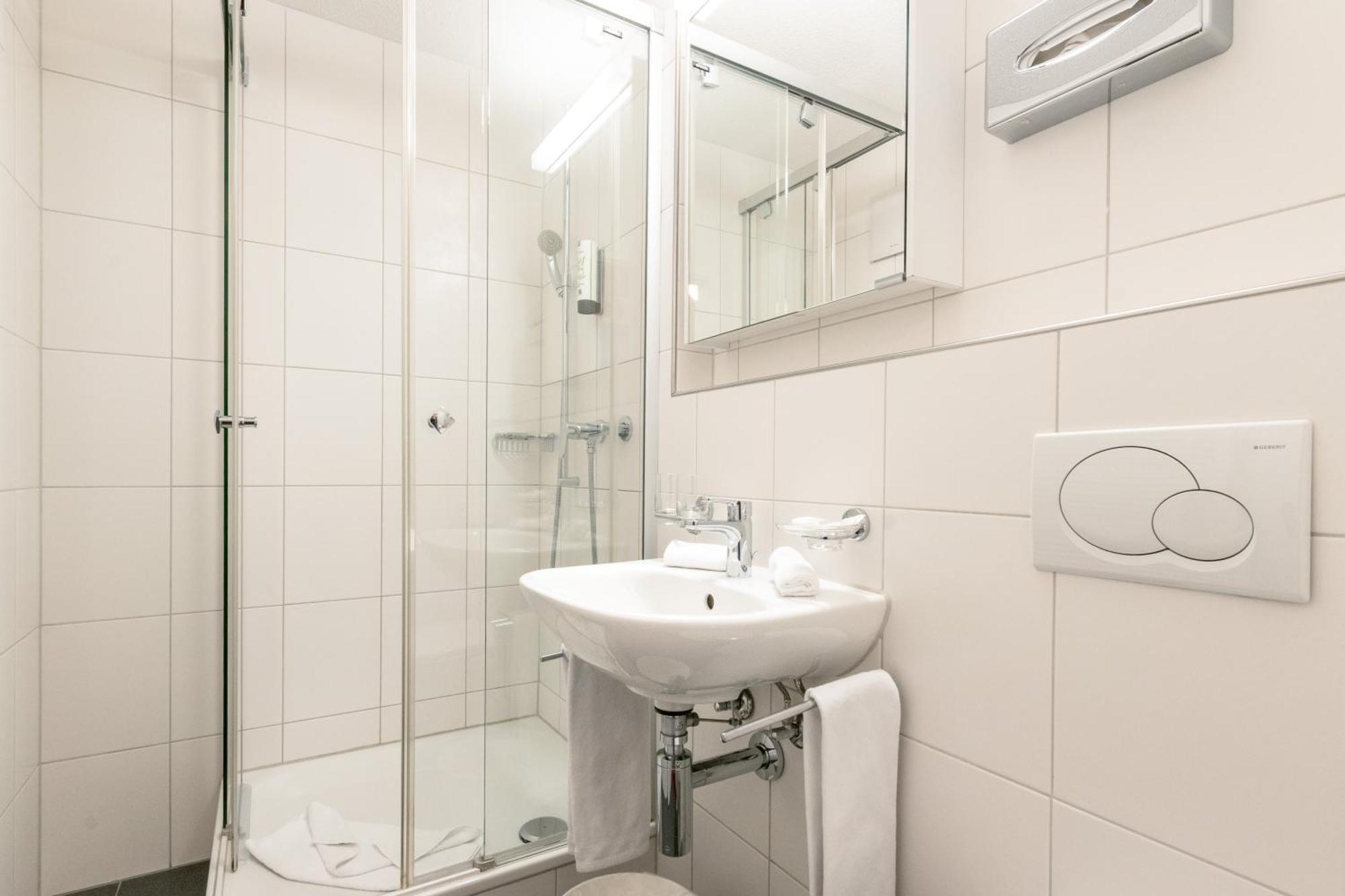 Hotel Kreuz Leissigen Екстер'єр фото