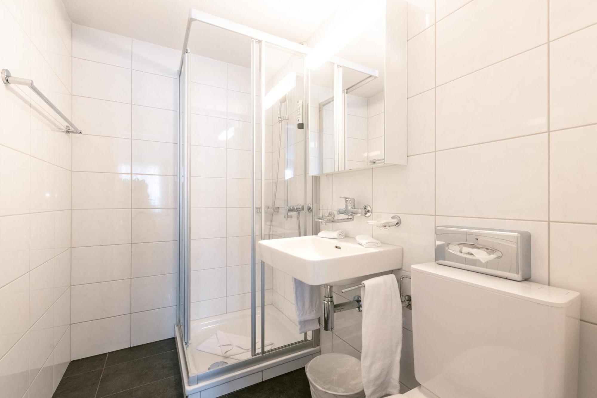 Hotel Kreuz Leissigen Екстер'єр фото